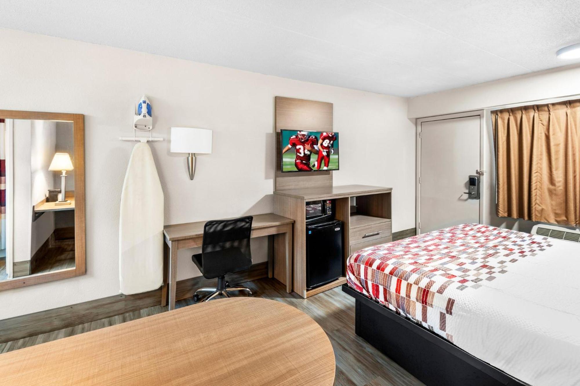 Red Roof Inn Indianapolis North - College Park Bagian luar foto