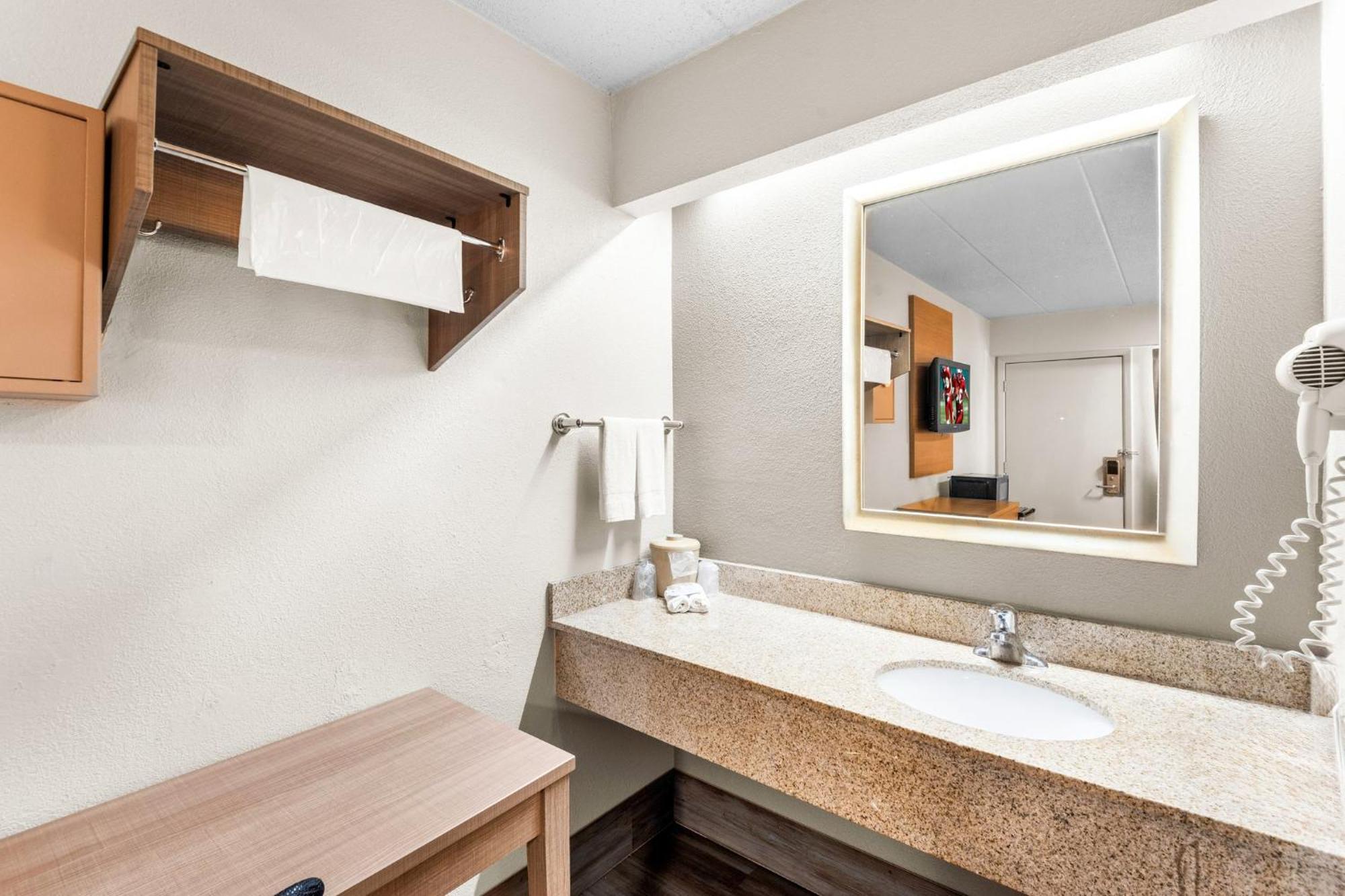 Red Roof Inn Indianapolis North - College Park Bagian luar foto