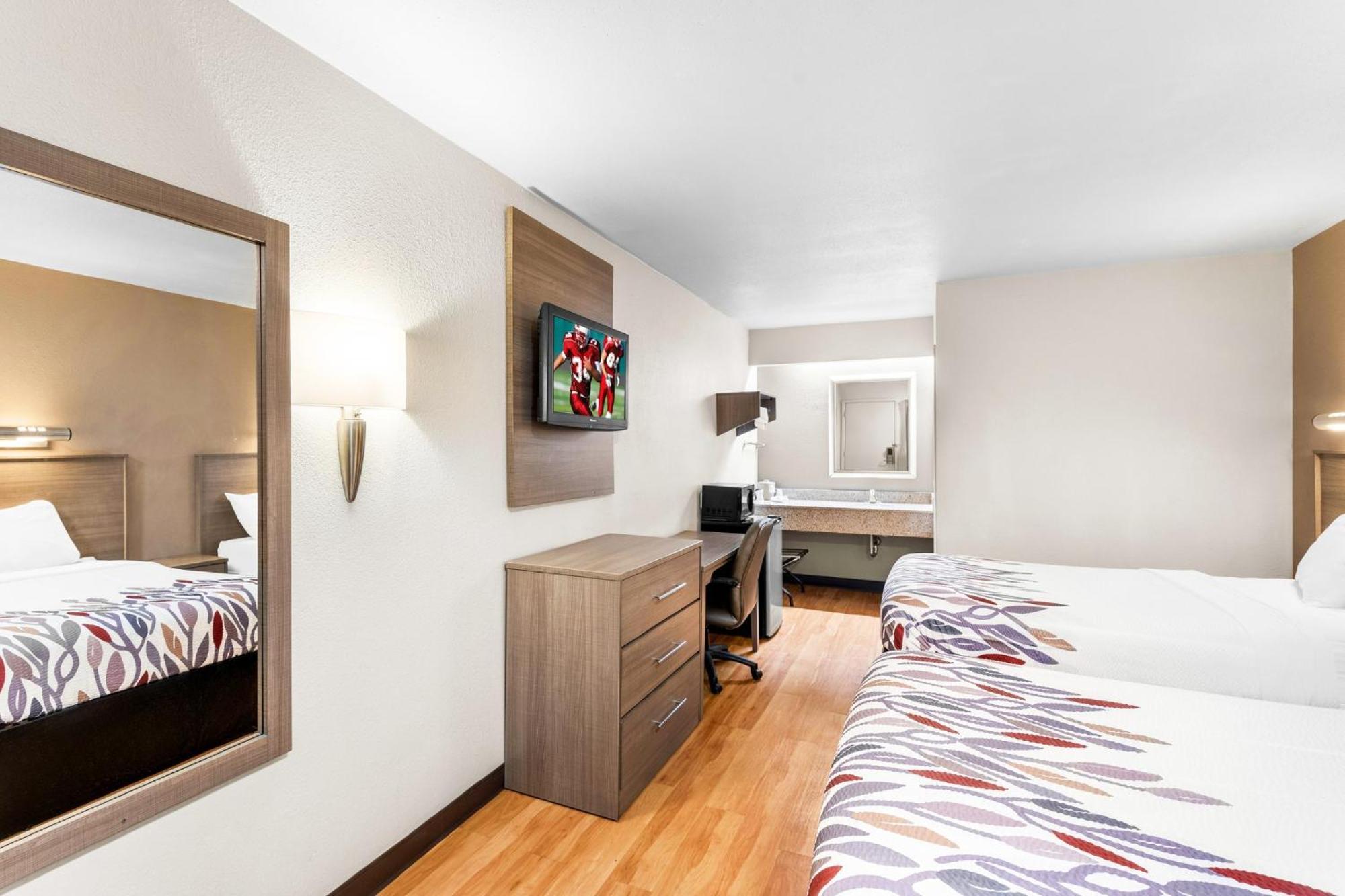 Red Roof Inn Indianapolis North - College Park Bagian luar foto