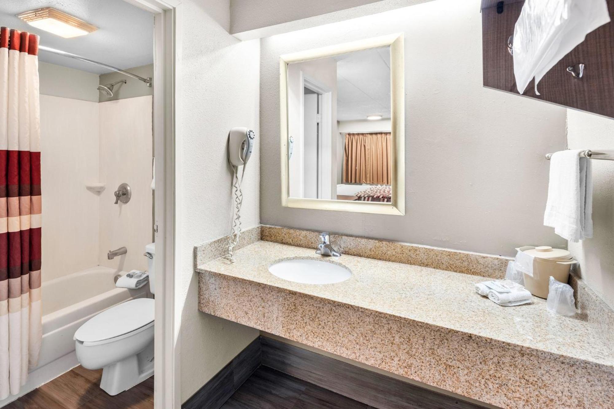 Red Roof Inn Indianapolis North - College Park Bagian luar foto