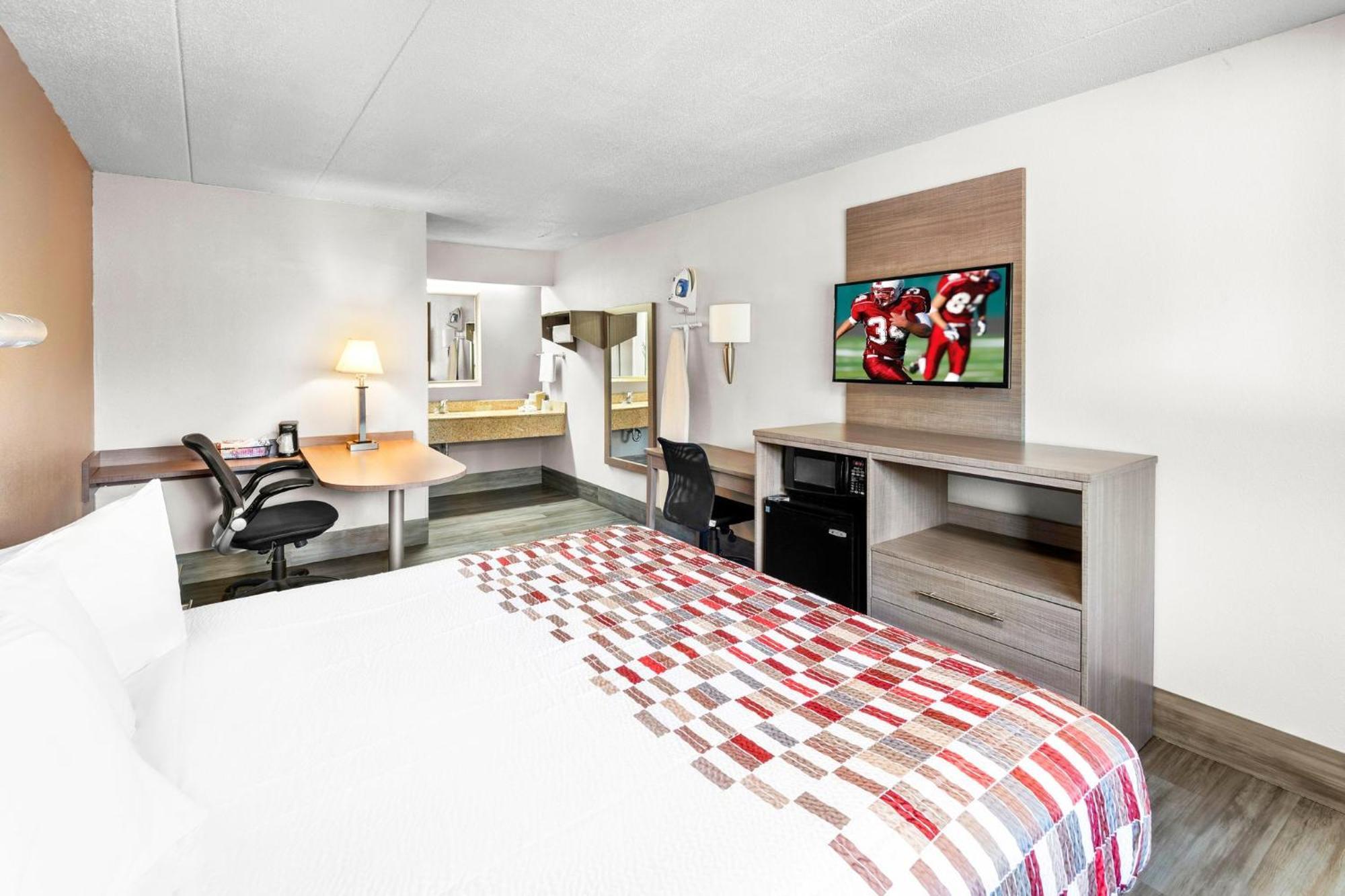Red Roof Inn Indianapolis North - College Park Bagian luar foto