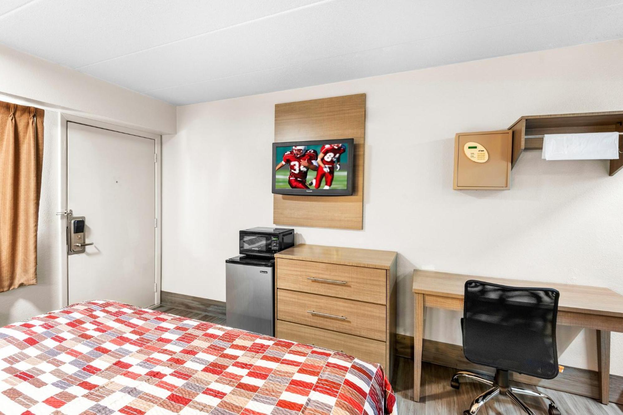 Red Roof Inn Indianapolis North - College Park Bagian luar foto
