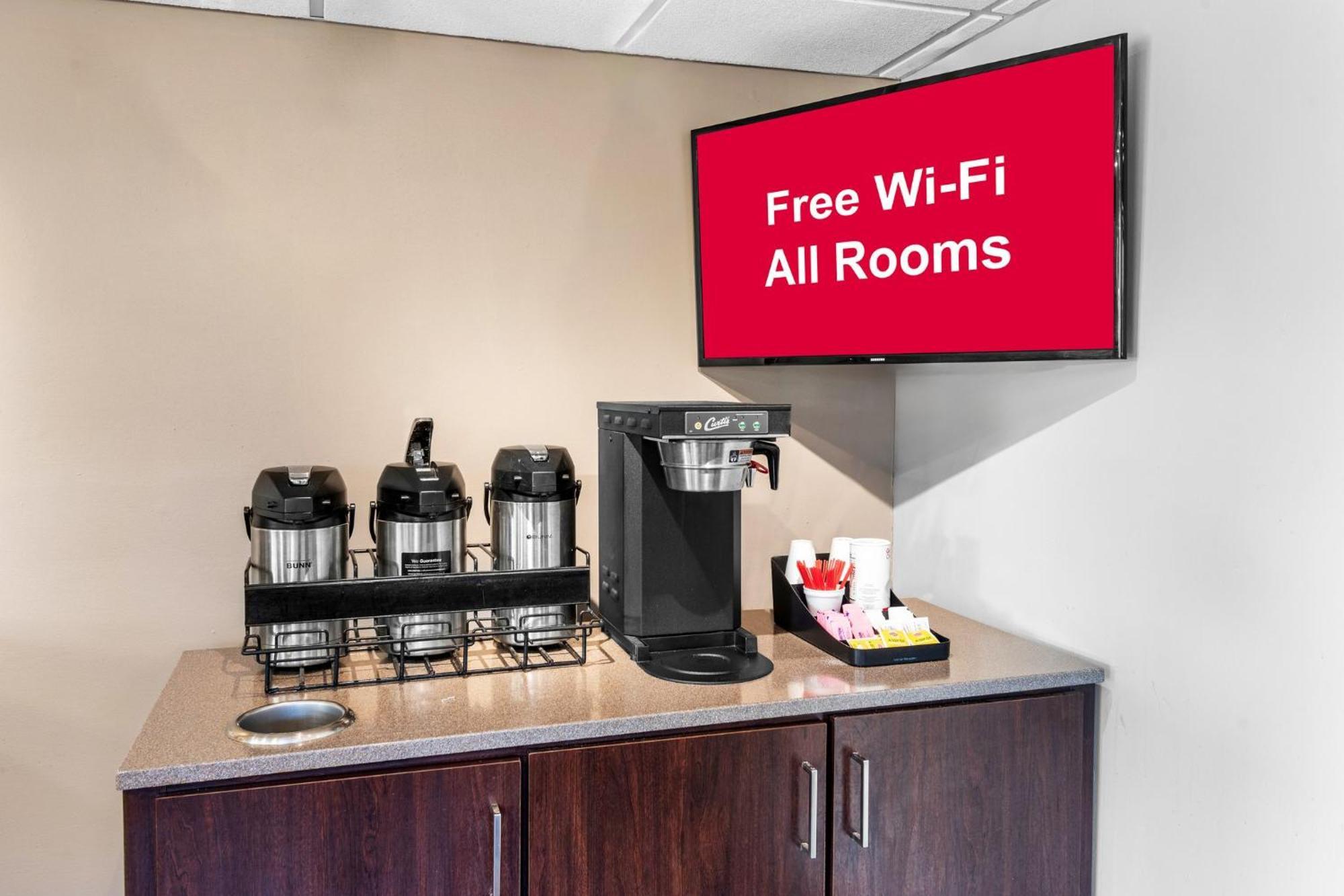 Red Roof Inn Indianapolis North - College Park Bagian luar foto