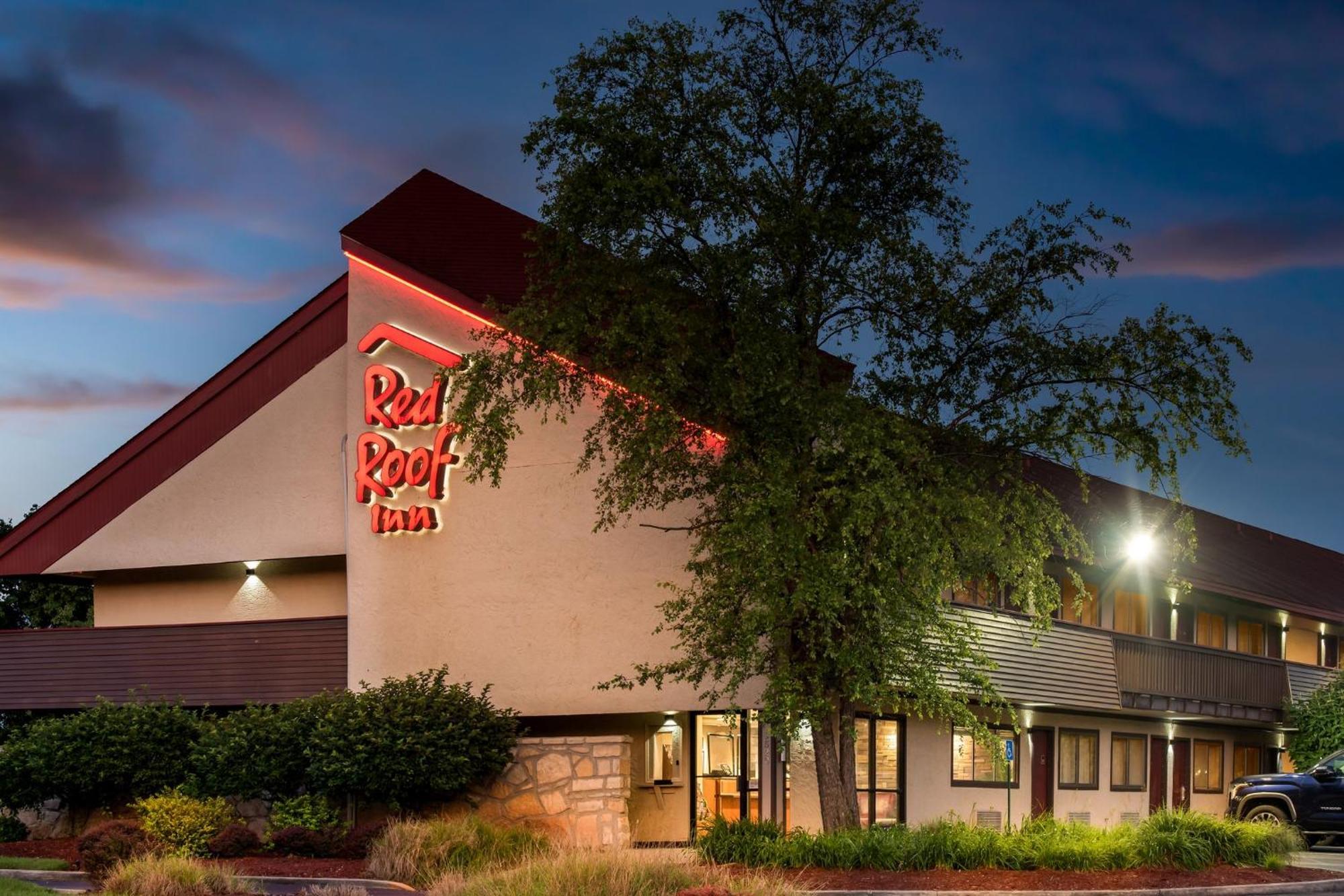 Red Roof Inn Indianapolis North - College Park Bagian luar foto